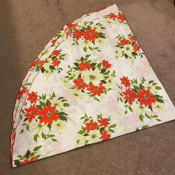 Vintage Christmas Round Table Cloth - Picture 1 of 2